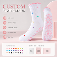 Chaussettes de Pilates antidérapantes personnalisées avec grip en silicone en forme de cœur, chaussettes de yoga à orteils séparés, marque privée OEM ODM