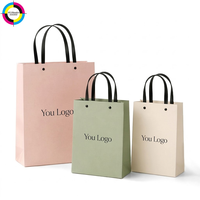 Sac shopping en papier couleur mate avec logo personnalisé, poignée en ruban noir, sac cadeau écologique pour petites entreprises