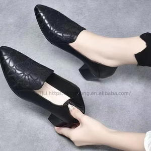 Factory Wholesale Premium Leather <b>Black</b> Pointed -toe Chunky Heel on Women's <b>Pumps</b> for Luxury High Heels Shoes - Product Image 3