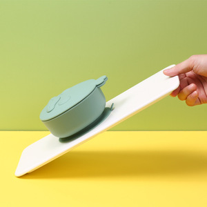 Tazón de silicona con forma de manzana y base de succión para bebés de 0 a 12 meses, set de alimentación - Product Image 1