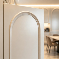 Meuble de cuisine modulaire courbé à demi-portes, blanc mat, design personnalisé de luxe, construction en bois massif, évier, robinet, charnière