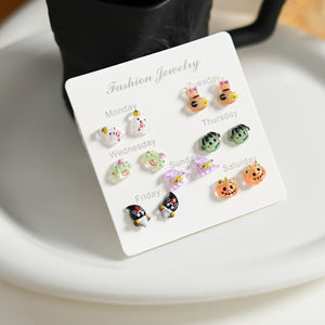 ต่างหูเม็ดกลมเรซินที่ไม่ซ้ำใครใส่ได้ทั้งชายและหญิงสีสันสดใสตลกๆดีไซน์รูปทรงเรขาคณิตพร้อมฝาปิดสำหรับเด็กผู้หญิงตัวเล็ก - Product Image 3