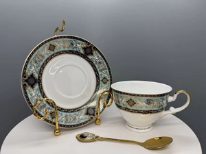 ชุดถ้วยกาแฟและชาพร้อมจานรองและช้อนลายพระราชวังยุโรป ขอบทอง/หูจับสีทอง สร้างสรรค์ความหรูหราด้วยเซรามิกเนื้อกระดูกอย่างดี - Product Image 4
