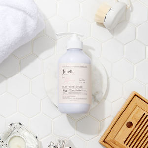 JMELLA Gel Douche Pivoine Éclatante 1000ml Nettoyant Corporel en Profondeur Éclaircissant au Parfum Naturel de Pivoine pour Peaux Normales - Product Image 2