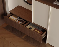 Meuble de rangement pour chaussures incurvé de style crème, de porte au plafond, avec ligne squelettique murale et grande capacité pour l'entrée