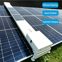 Robot de nettoyage de panneaux solaires suspendus à commande automatique intelligente pour fermes solaires simples ou multi-chaînes