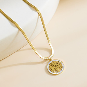 Colgante Árbol de la Vida en Oro PVD 18K - Collar de Acero Inoxidable con Zirconia Calada para Mujer - Product Image 1