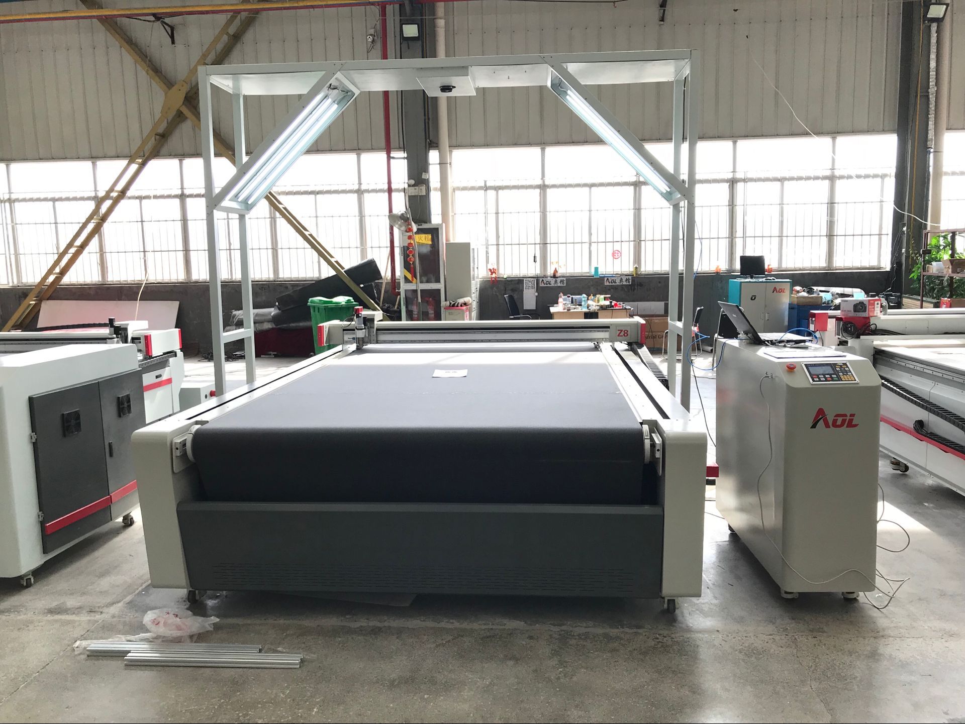 Machine de découpe de tissu automatique CNC par couteau oscillant machine de découpe de tissu couteau droit