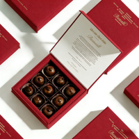 Boîte à chocolat de mariage carrée de luxe personnalisée par le fabricant, finition mate, gaufrage, doublure en éponge, papier écologique