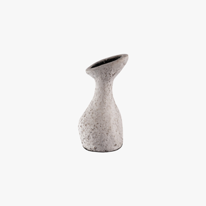 Jarrón de cerámica blanco moteado Wabi Sabi, hecho de arcilla de textura rugosa para realzar la decoración de tu sala de estar. - Product Image 1
