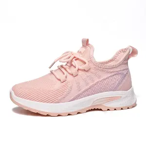 Venta al por mayor en Stock nuevo estilo transpirable cómodo Casual Zapatillas Zapatos al aire libre caminar zapatillas para correr para mujeres y hombres