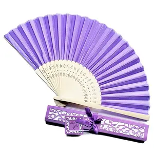 Abanico de mano de bambú personalizado con logotipo de pantalla de seda artesanal, abanico de mano de bambú plegable en blanco para fiesta de boda, venta al por mayor