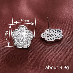 Eleganti Orecchini a Perno a Forma di Quadrifoglio, Stile Coreano Minimalista, Gioielli di Lusso per Donna, Uso Quotidiano, Regalo Chic - Product Image 3
