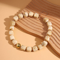 Collier de perles tendance en résine géométrique HL OEM/ODM, matériaux écologiques, idéal pour les vacances d'été, parfait pour un cadeau