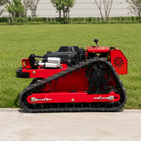Tondeuse robotisée sur chenilles RC avec une largeur de coupe de 550 mm, un réservoir de carburant de 5 L et un moteur à essence de 224 cm³ pour l'entretien des terrains d'entrepôts