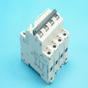 Contrôleur de programmation Plc 24620 disjoncteur C60N D32A 10 KA <span class=keywords><strong>4</strong></span> pôles - Product Image 1