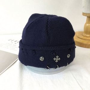 Bonnet tricoté en acrylique personnalisé avec logo OEM, style pêcheur, effet vieilli, avec clous, vente en gros - Product Image 4