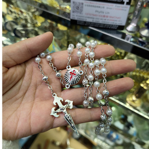 Collier chapelet en fausses perles 6MM, pendentif croix vintage en alliage, chaîne perlée, bijoux religieux pour femmes et hommes - Product Image 3