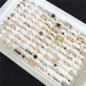 A partir de 0,89 $ : boucles d'oreilles de luxe en acier titane pour femmes, collier de perles naturelles, bracelet de grande marque, vente en gros - Product Image 5