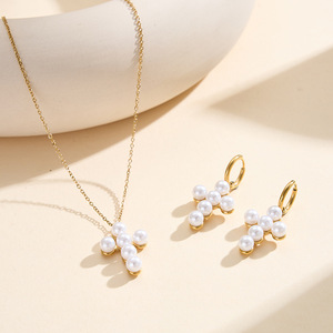 Conjunto de Collar y Aretes con Perlas de Imitación Cruz Dorada para Mujer, Regalo de Boda o Compromiso, Joyería de Acero Inoxidable Chapada en Oro de 18K - Product Image 1