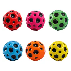 66MM Poliuretano PU Espuma bouncy Bola Multi-buraco Coral Esportes Anti Stress Squeeze Brinquedo Moon High Bouncing pet brinquedo bola