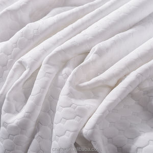 Özel örgü triko kumaş yatak örtüsü 100% Polyester su geçirmez nefes nokta desen ile - Product Image 4