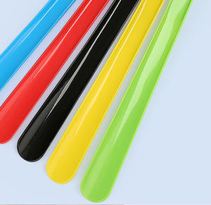 Klaxon de chaussure en plastique personnalisé à long manche de 23 pouces pour les aînés, les femmes, les hommes et les enfants