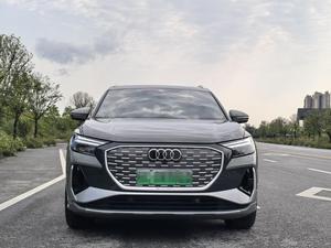<span class=keywords><strong>Audi</strong></span> Q4 E-tron 40 SUV électrique d'occasion 2024, longue autonomie, véhicule électrique intelligent, prêt à l'exportation, gris sur noir - Product Image 1