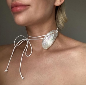 Collier ras du cou en perles d'eau douce et coquillages naturels, style océan, avec contraste de couleurs Hypsoconch, pour femme, vente en gros - Product Image 4