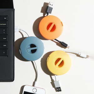 Cargador Portátil con Cable USB Flexible, Caja de Almacenamiento de Cables, Enrollador de Cables de Plástico, Organizador de Cables Retráctil con Soporte - Product Image 2