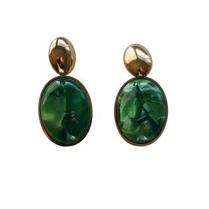 Pendientes de Moda para Mujer SmileJoyas, Acero Inoxidable 316L con Baño de Oro PVD, Diseño Ovalado de Resina Resistente y Sostenible - Product Image 1