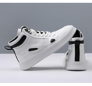 Sneakers da strada da uomo di alta moda in pelle verniciata <span class=keywords><strong>scarpe</strong></span> <span class=keywords><strong>sportive</strong></span> Casual classiche <span class=keywords><strong>eleganti</strong></span> <span class=keywords><strong>scarpe</strong></span> in pizzo antiscivolo - Product Image 4