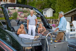 Bateaux <span class=keywords><strong>de</strong></span> fête en ponton en fibre <span class=keywords><strong>de</strong></span> verre <span class=keywords><strong>de</strong></span> luxe, directement <span class=keywords><strong>de</strong></span> l'usine, avec un design <span class=keywords><strong>de</strong></span> toit Bimi et un moteur électrique à vendre - Product Image 2