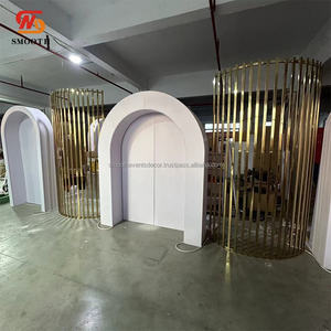 Soporte de arco de fondo de PVC blanco iluminado 3D de lujo suave con fondos de Metal curvo dorado para decoración de escenario - Product Image 6