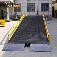 Pont d'accès hydraulique mobile antidérapant avec chaîne de sécurité pour la logistique en entrepôt et le transit par chariot élévateur