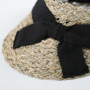 Visiera Parasole in Paglia Naturale Intrecciata con Parte Superiore Aperta per Donne, Visiera Larga Curva con Fiocco in Lino Nero - Product Image 3