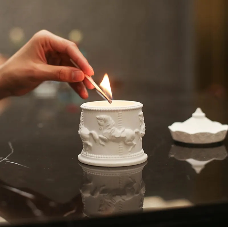 Prachtige handgemaakte kaars van organische soja was - luxe geur - schoteltje cadeau - diverse kleuren 150gr
