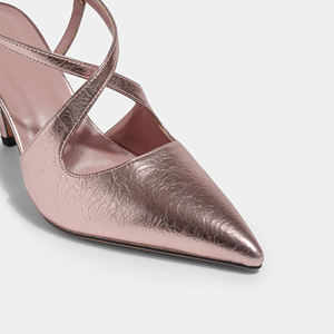 Roségoud Metallic Leren Slingback Sandalen Met Kriskras Bandjes - Product Image 5