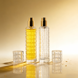 Flacon de parfum élégant à vaporisation fine en <span class=keywords><strong>verre</strong></span> gaufré à carreaux 30ml 50ml, délai de livraison rapide, pour <span class=keywords><strong>achat</strong></span> en gros - Product Image 1