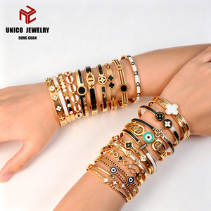 18K PVD-Vergoldete Vierblättrige Kleeblatt-Anhänger, Zwei Jahre Anlaufgarantie, Edelstahl-Armreifen, Klassischer Modeschmuck für Damen - Product Image 3