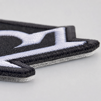 Patch thermocollant personnalisé écologique brodé motif cœur et fleur pour sacs fourre-tout, vestes, jeans, chapeaux – Commandes en gros