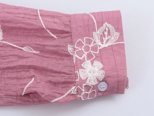 Chemisier brodé sur mesure pour femme 2026 à col mandarin - Haut court ajusté avec boutons sur le devant, OEM/ODM par une usine de vêtements chinoise - Product Image 5