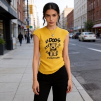 Soldes : Haut court sans manches en molleton gaufré à col rond, coupe ajustée, imprimé chiot ludique inspiré d'Instagram, taille unique pour femme