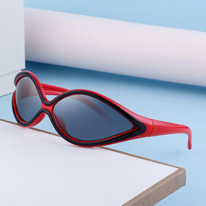 Lunettes de soleil de sport pour femmes, protection UV400, monture PC, verres classe 2, usage extérieur, style Y2K, couleur rouge et noir - Product Image 1