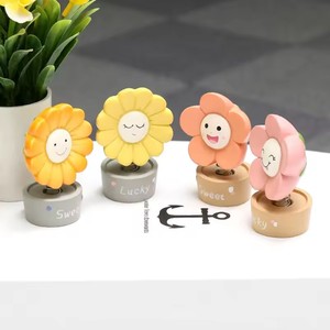 Ornement de voiture en résine Tournesol à tête oscillante, design mignon de haute qualité pour décoration intérieure de voiture et de table, jouet cadeau - Product Image 5