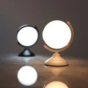 <span class=keywords><strong>Lampe</strong></span> de chevet LED rotative <span class=keywords><strong>à</strong></span> globe terrestre, design moderne et créatif, petite <span class=keywords><strong>lampe</strong></span> de nuit rechargeable, <span class=keywords><strong>lampe</strong></span> d'ambiance pour chambre <span class=keywords><strong>à</strong></span> coucher - Product Image 2