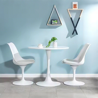 Chaise de salle à manger pivotante moderne jambe en fer Construction en plastique pour les événements d'atelier à domicile comprend le refroidissement pour la cave à vin de salle de bain