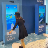 Simulador de Surf Interactivo AR, Sistema de Juego Deportivo con Tabla de Movimiento Dinámico y Pantalla de Olas 3D para Gimnasio Digital o Bar