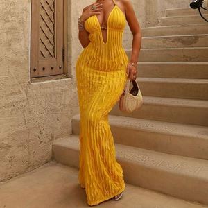 <span class=keywords><strong>Abito</strong></span> Lungo <span class=keywords><strong>Giallo</strong></span> con Scollo a V Profondo e Dettagli Texturizzati, Perfetto per Spiaggia e Feste, Vestito Sexy con Lacci - Product Image 3