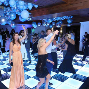 Piso de Baile LED Digital Blanco Magnético para DJ, Discoteca, Bodas y Fiestas, con 64 Píxeles Magnéticos en Venta - Product Image 1